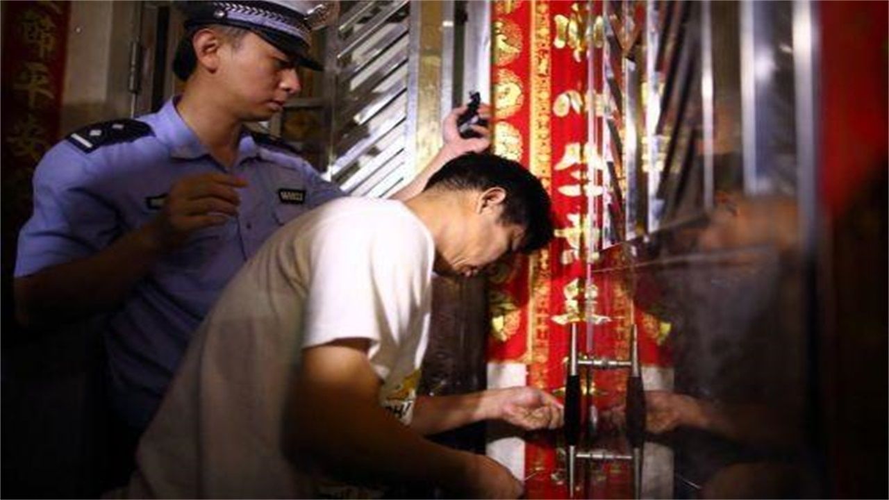 江口县请开锁师傅开了锁后，师傅